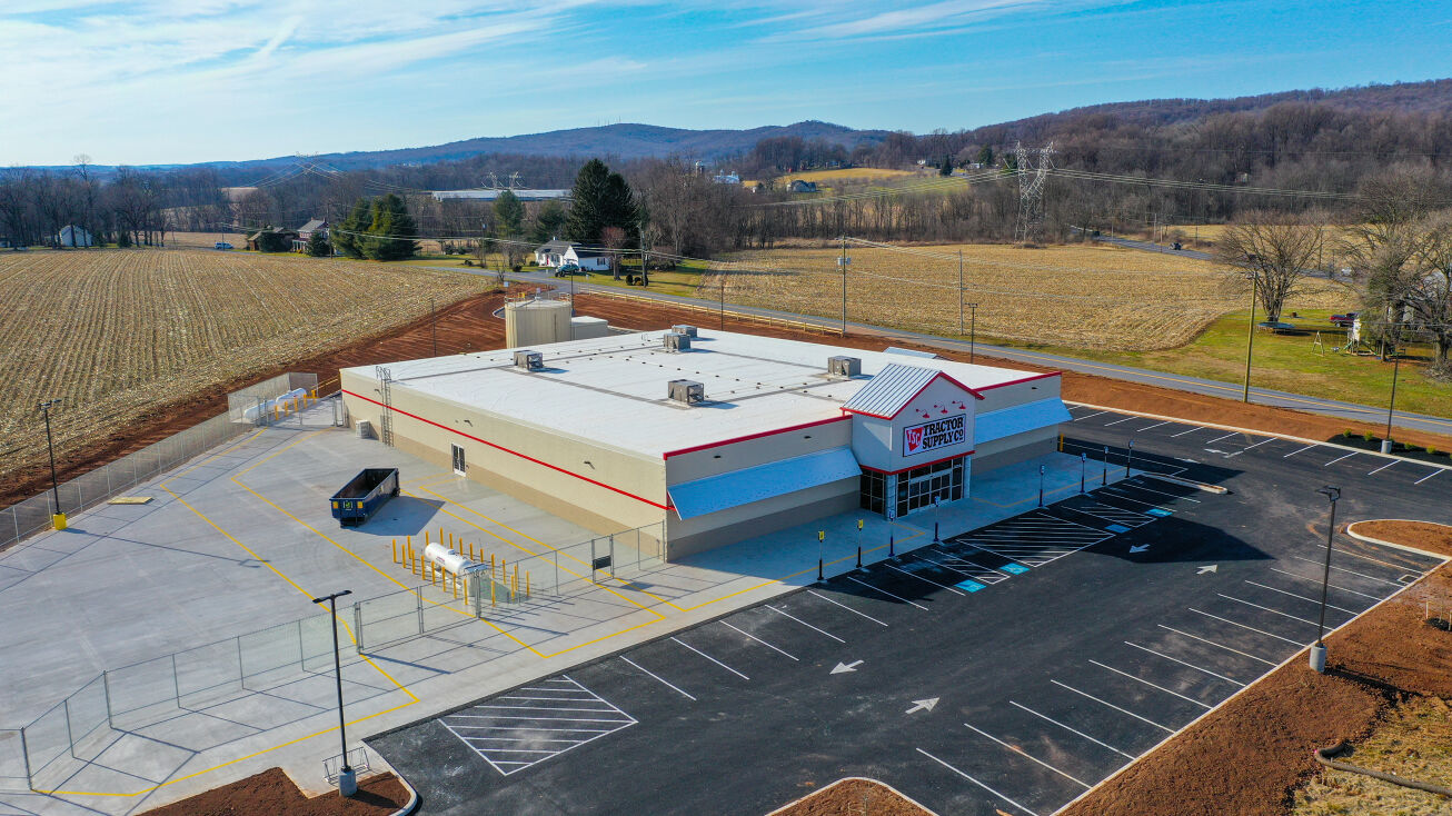 Pictures of Retail property located at 6 W 28th Division Hwy, Brickerville, PA 17543 for sales