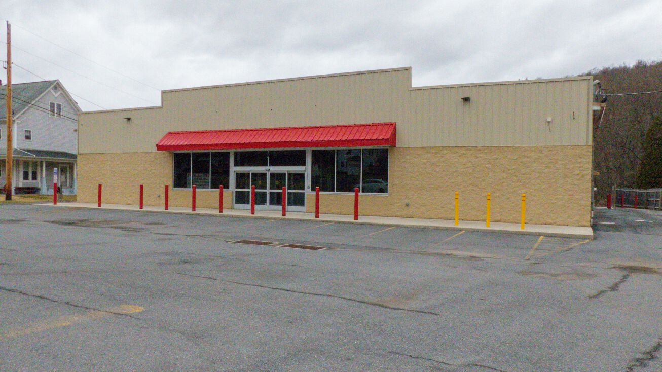 996 Barn St, Hooversville, PA 15936