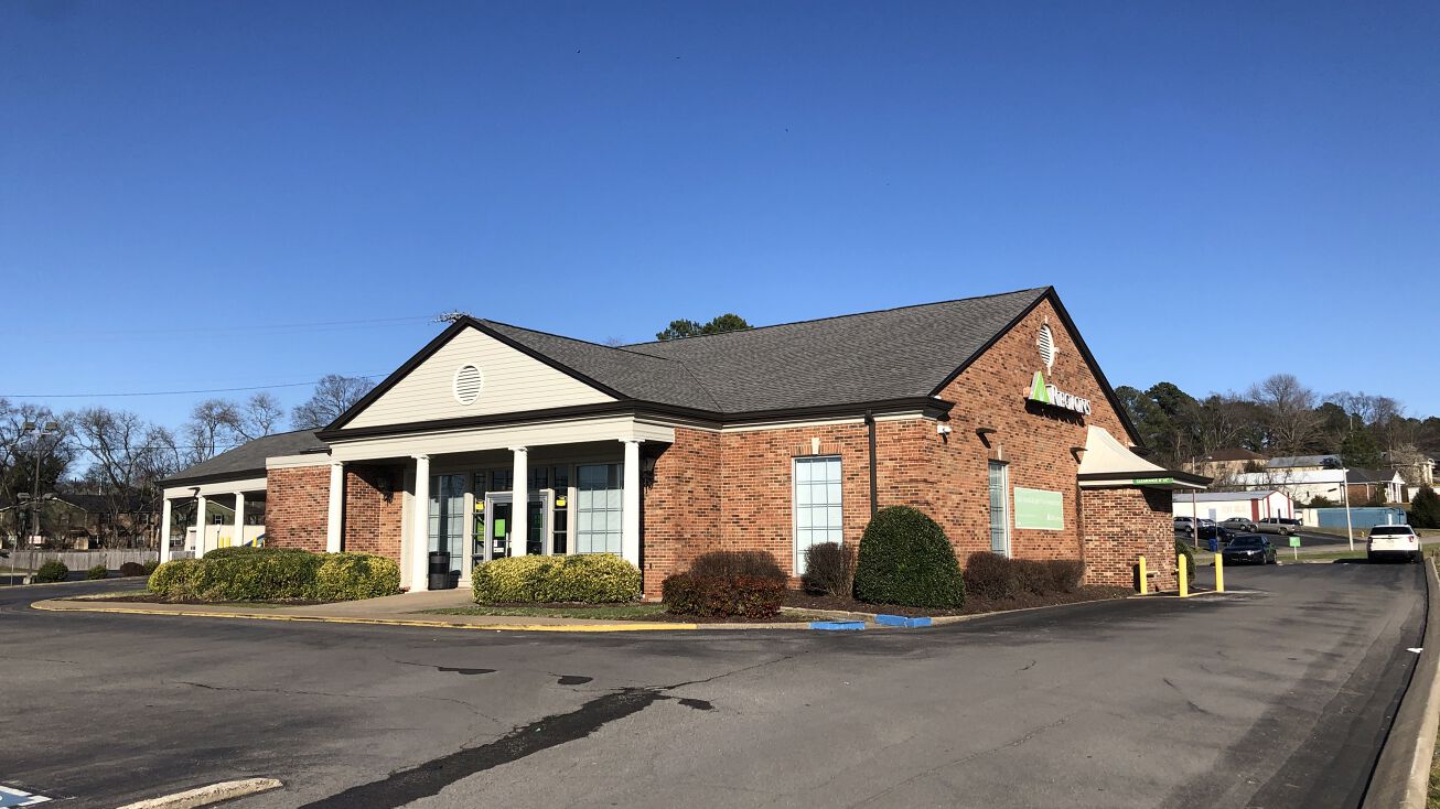 1001 S Riverside Dr, Clarksville, TN 37040