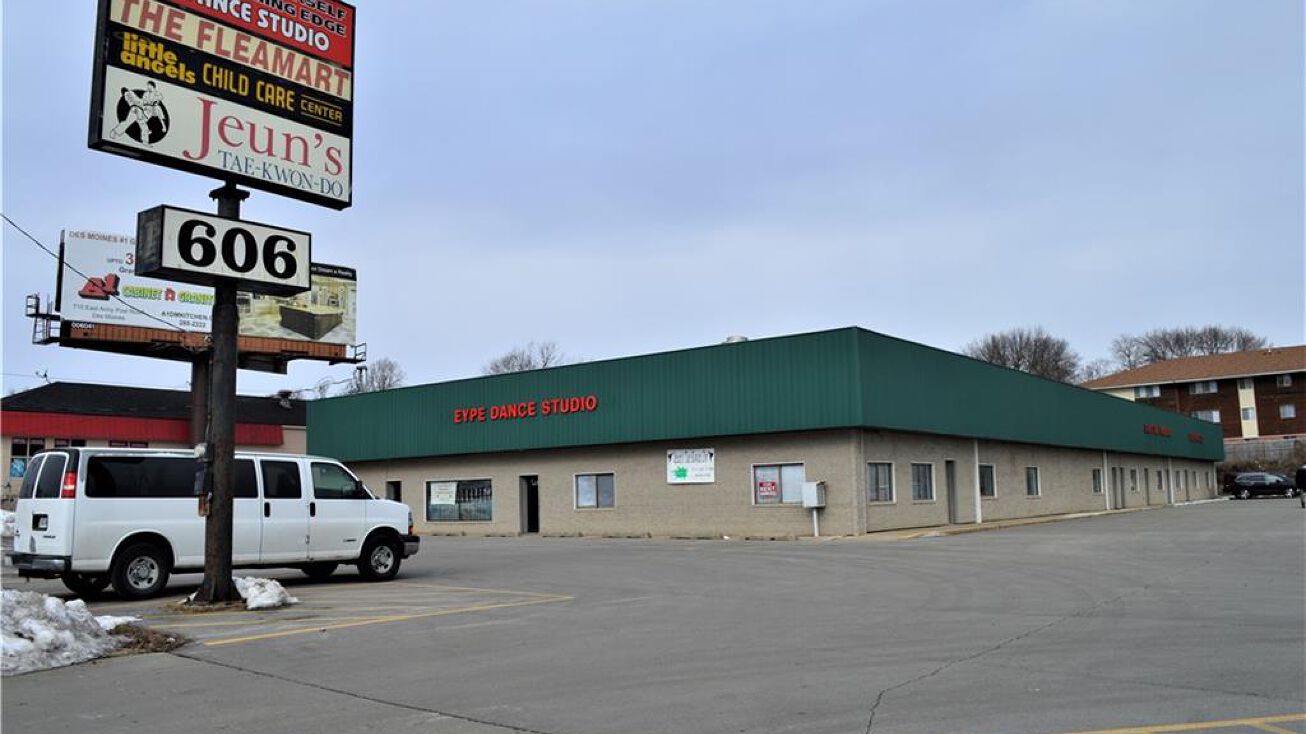 606 E Army Post Road, Des Moines, IA 50315