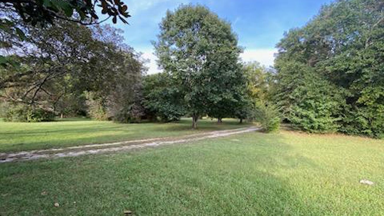 1949 Lost Mountain Rd, Powder Springs, GA 30127