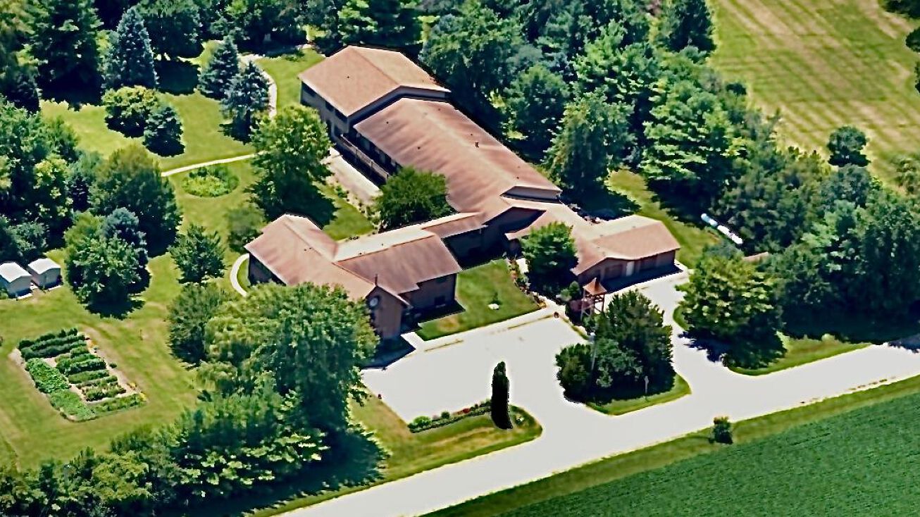 17937 250th St, Eldridge, IA 52748