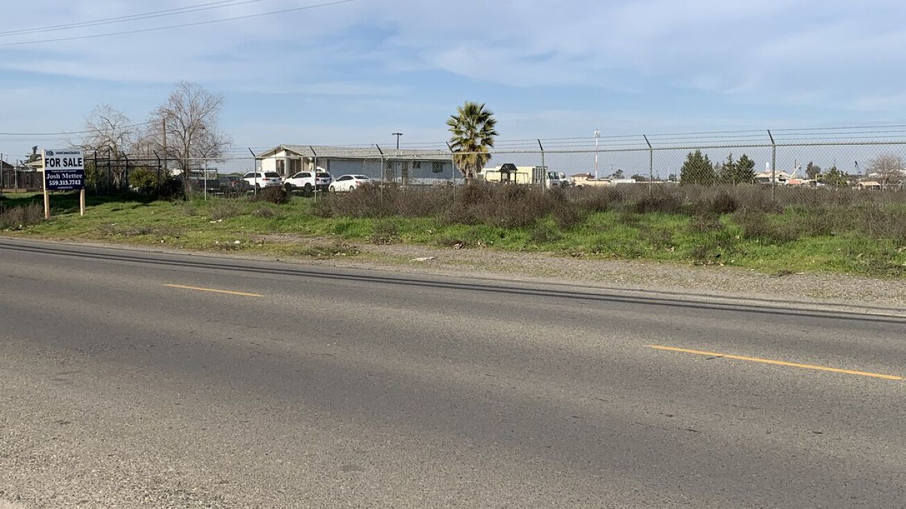 13498 S Henderson Rd, Caruthers, CA 93609