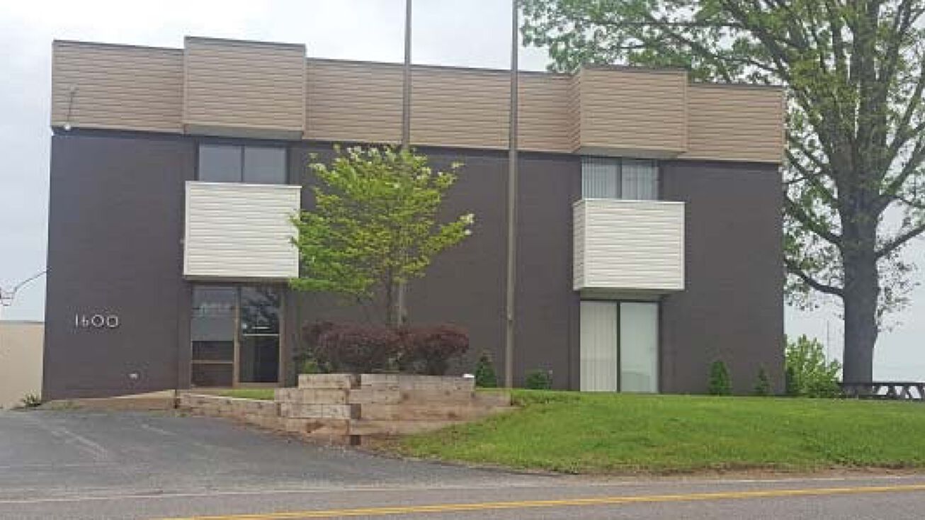 1600 N. Warson Rd., St. Louis, MO 63132