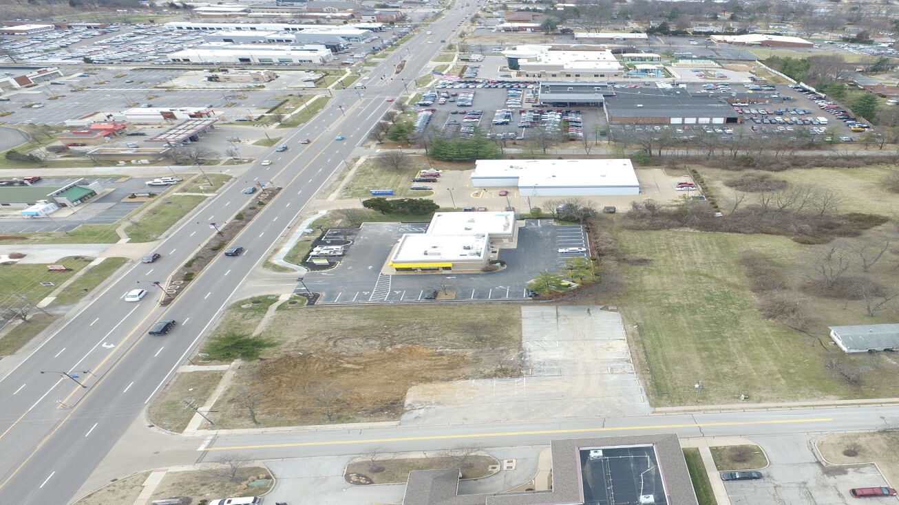 15627 Manchester Road, Ellisville, MO 63011