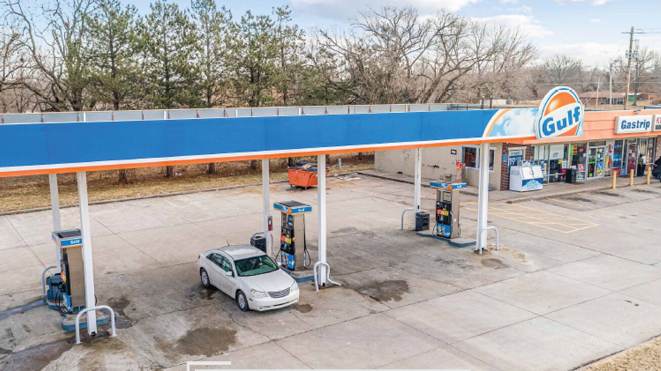 550 SE Croco Rd, Topeka, KS 66607