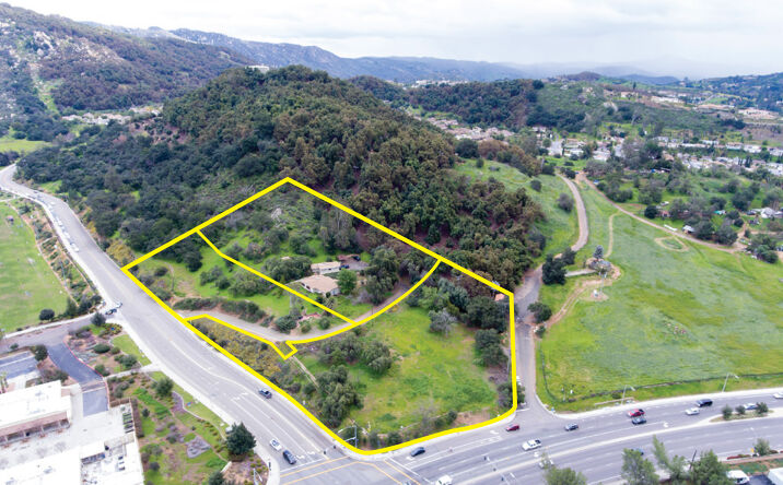 Pictures of Land property located at 3141 E. Valley Parkway, Escondido, CA 92027 for comps - image #1