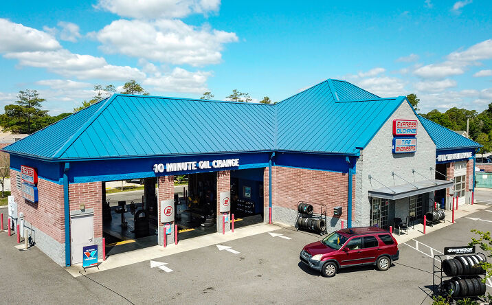 Pictures of Retail property located at 13985 Beach Blvd, Jacksonville, FL 32224 for comps - image #1
