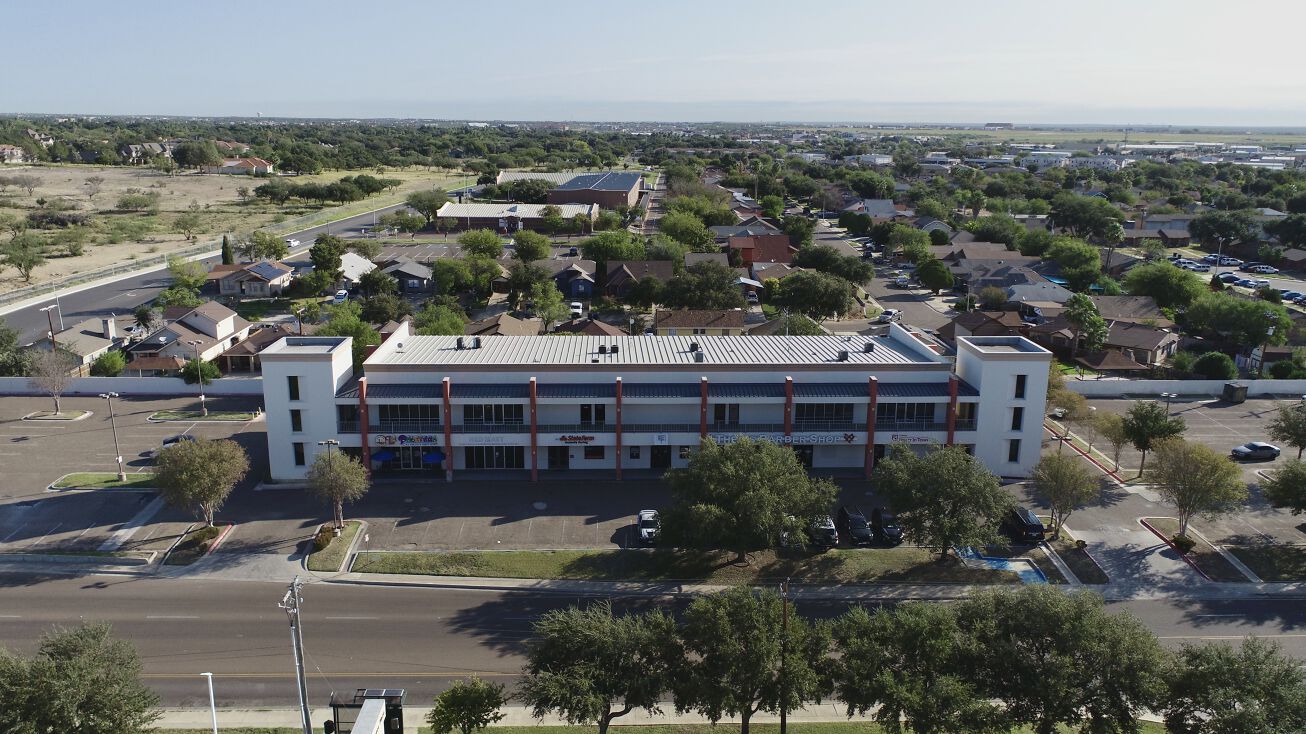 315 Calle del Norte Rd, Laredo, TX 78041