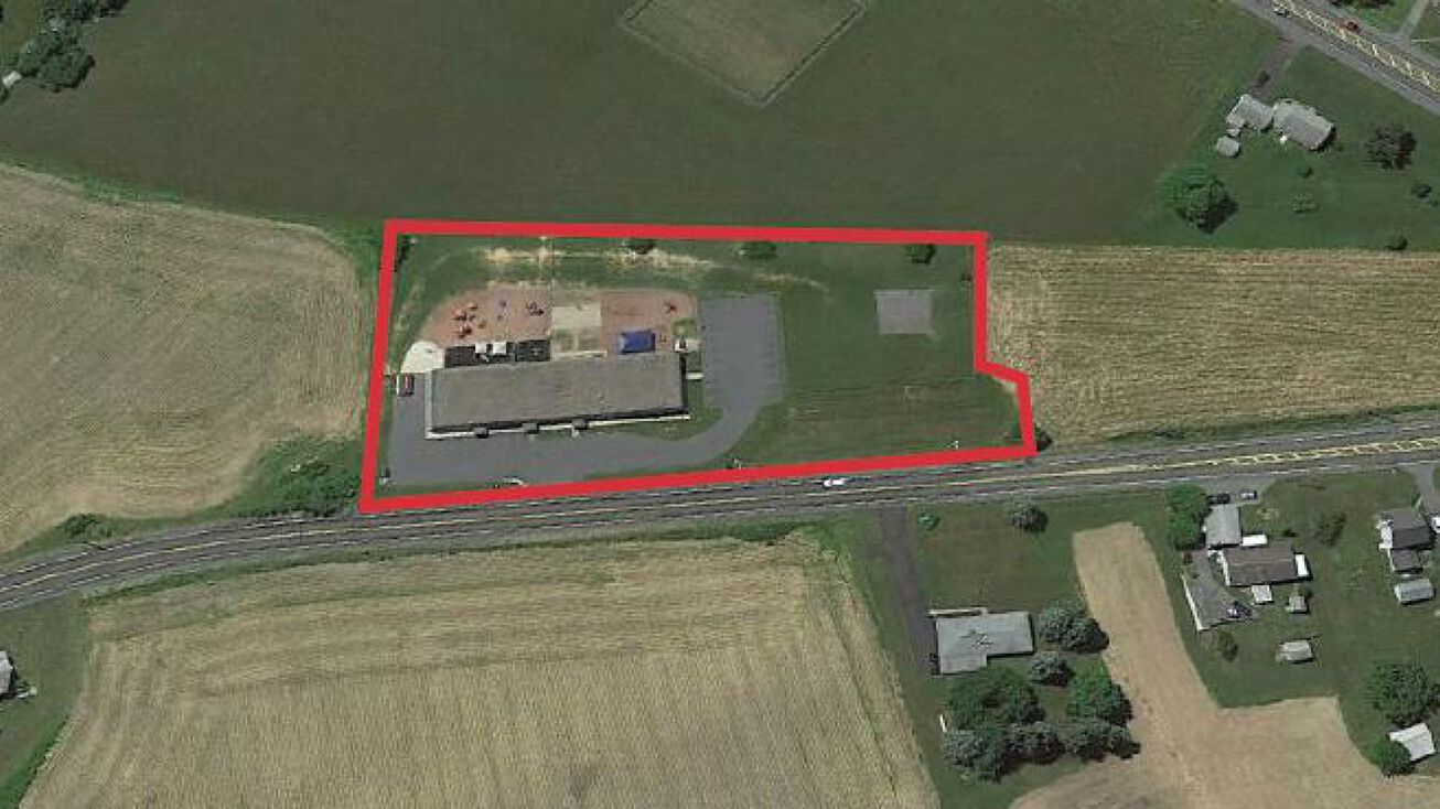 7564 Kernsville Rd, Orefield, PA 18069