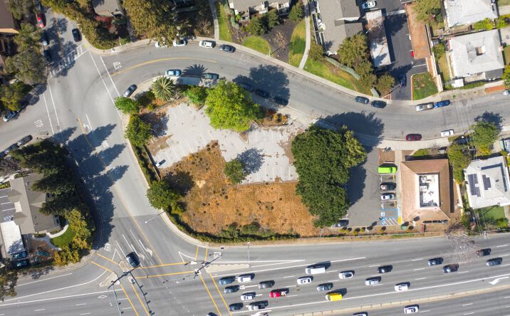 image of property at 2035 WHITE OAK LN Santa Clara CA 95051-2012