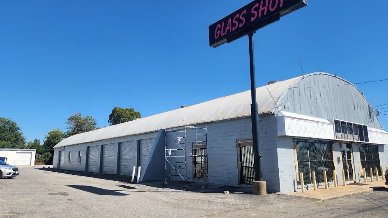 Pictures of Industrial, Retail property located at 4621 NW 10th St, Oklahoma City, OK 73127 for sales - image #1