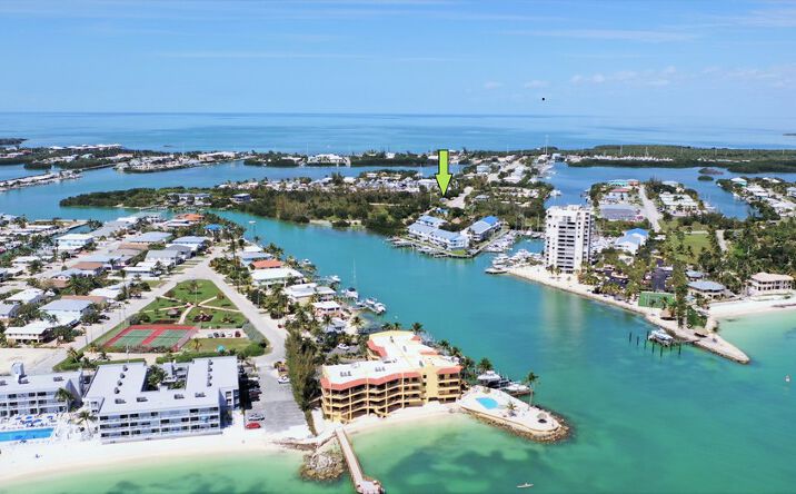 Pictures of Retail, Mixed Use, Special Purpose, Business for Sale property located at 81 Coco Plum Dr, Marathon, FL 33050 for sales - image #1