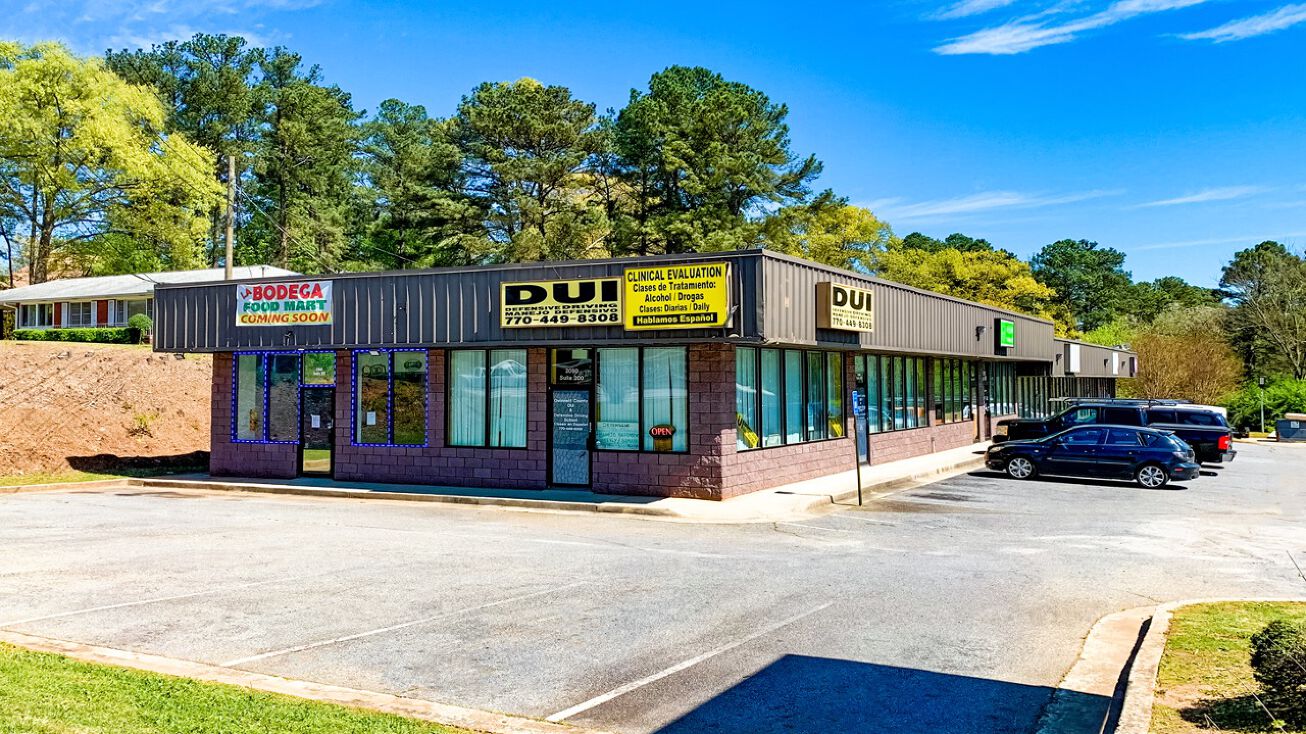 Pictures of Retail, Multifamily, Mixed Use property located at 2090