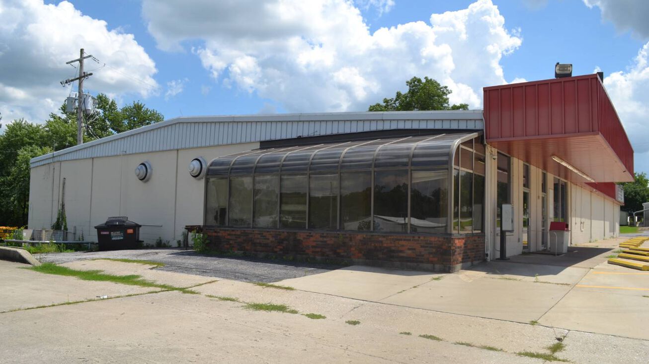 709 N Court St, Grayville, IL 62844