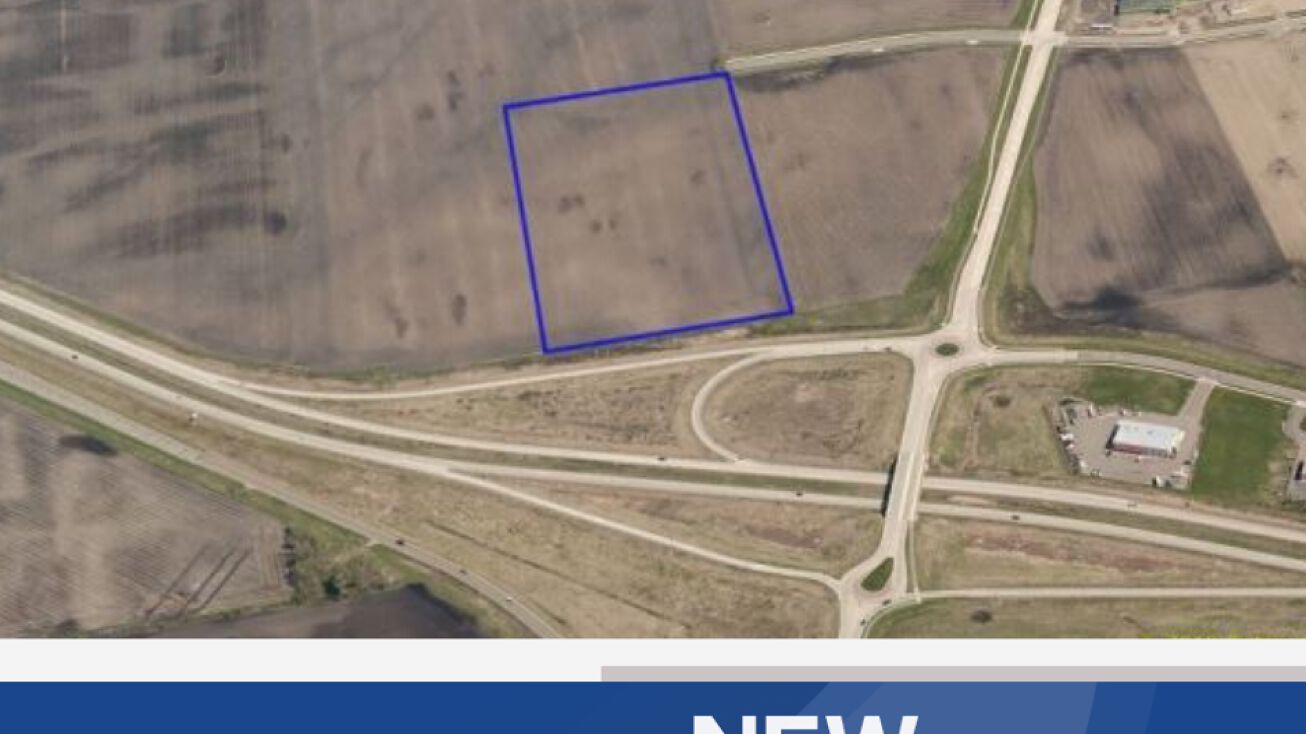 Carlson Dr, North Mankato, MN 56003