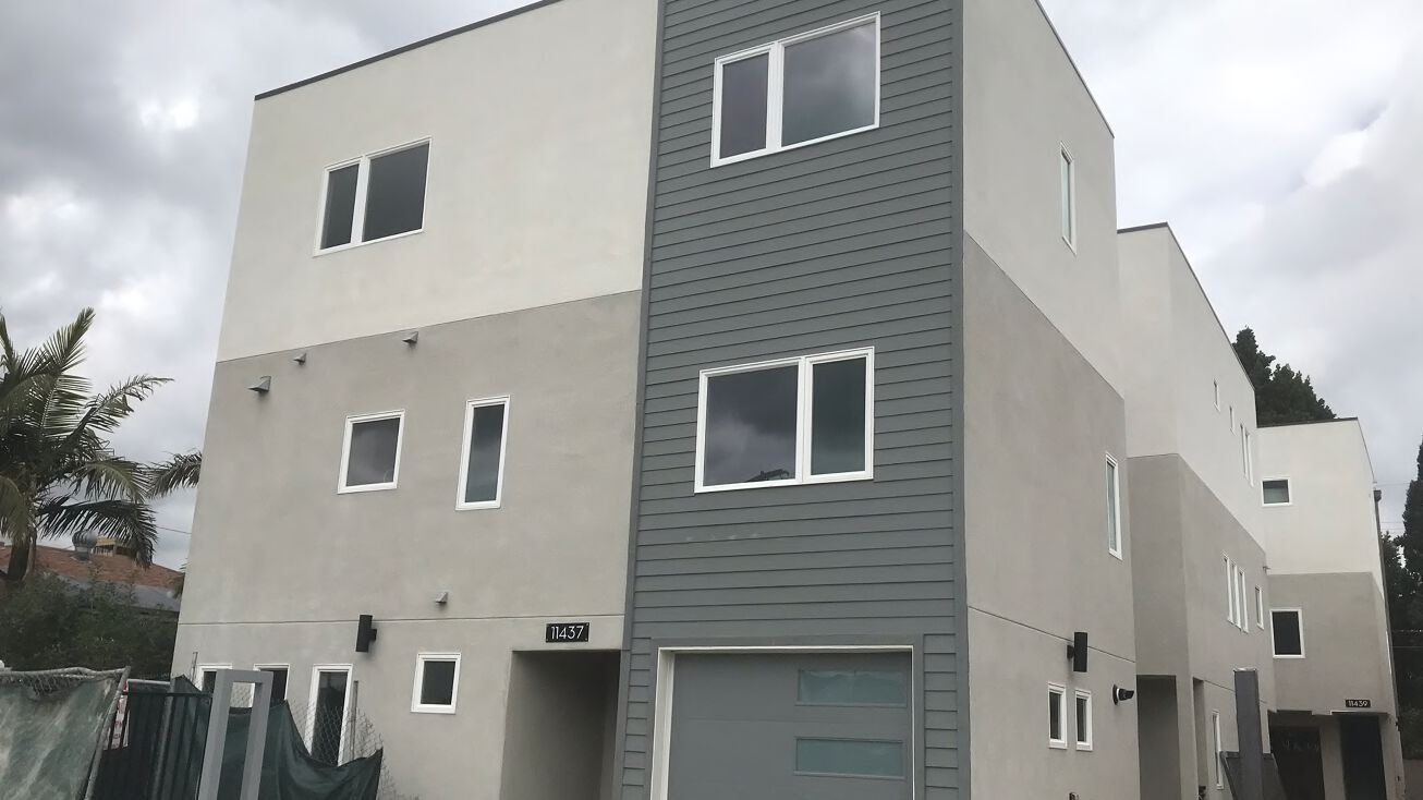 11437 Hatteras, North Hollywood, CA 91601