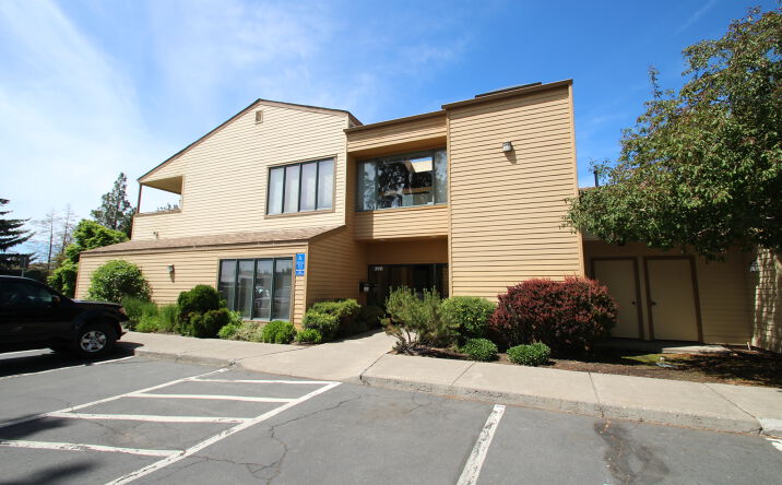 image of property at 390 NE EMERSON AVE Bend OR 97701-4900