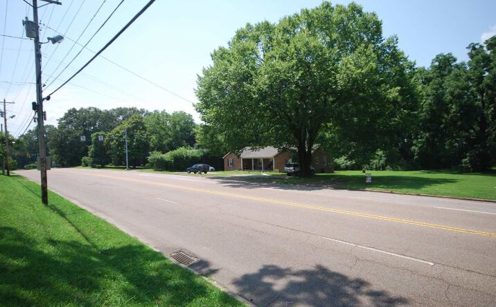 Pictures of Land, Office, Retail property located at 1416 Hollywood Drive, Jackson, TN 38301 for sales - image #1