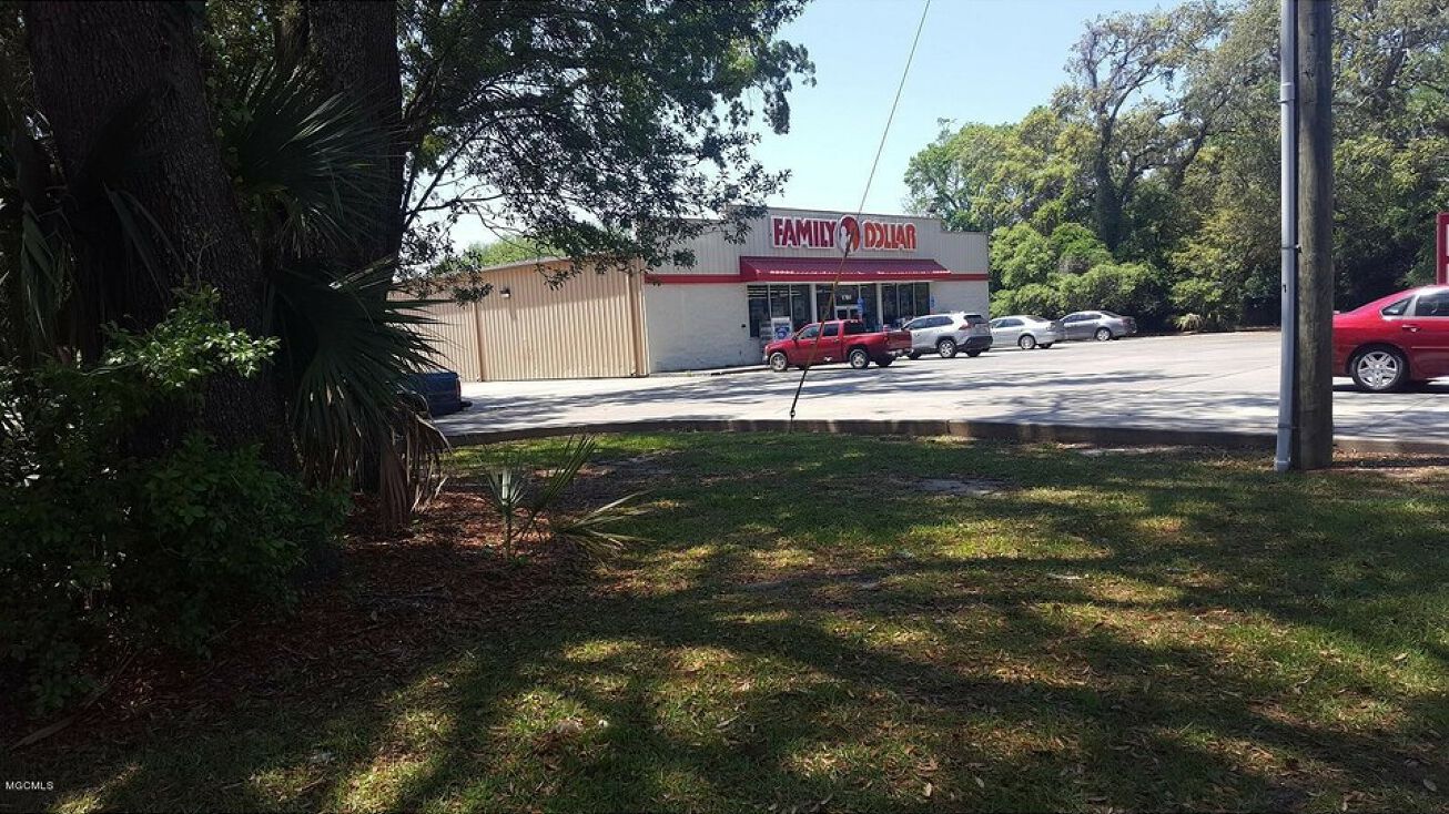 00 Pass Road, Biloxi, MS 39531