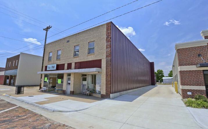 910 E. Central St., Harper, Ks 67058 