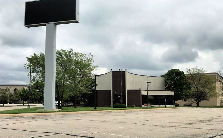 Pictures of Retail property located at 2532 Crossroads Blvd, Waterloo, IA 50702 for comps - image #1