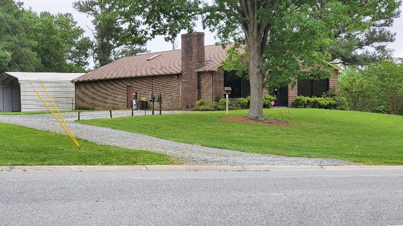 831 S 8th St, Mebane, NC 27302