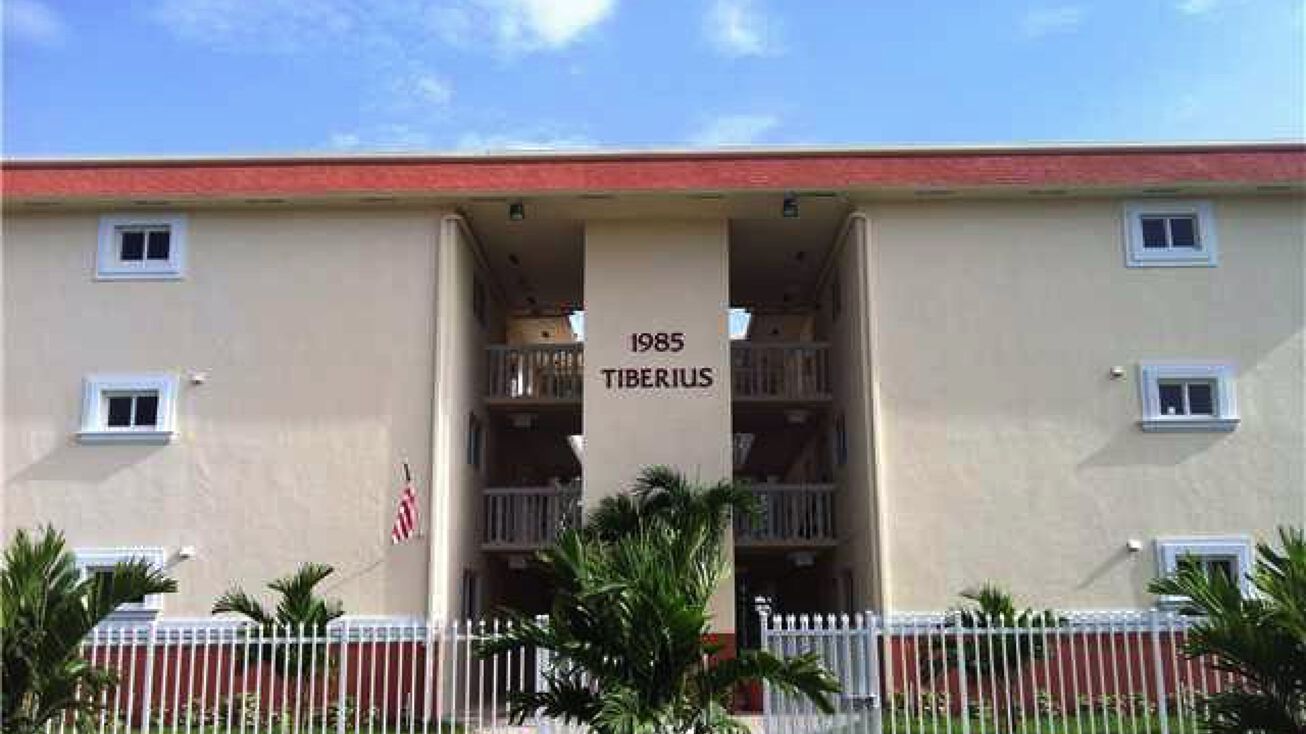 1985 NE 168th St, North Miami Beach, FL 33162