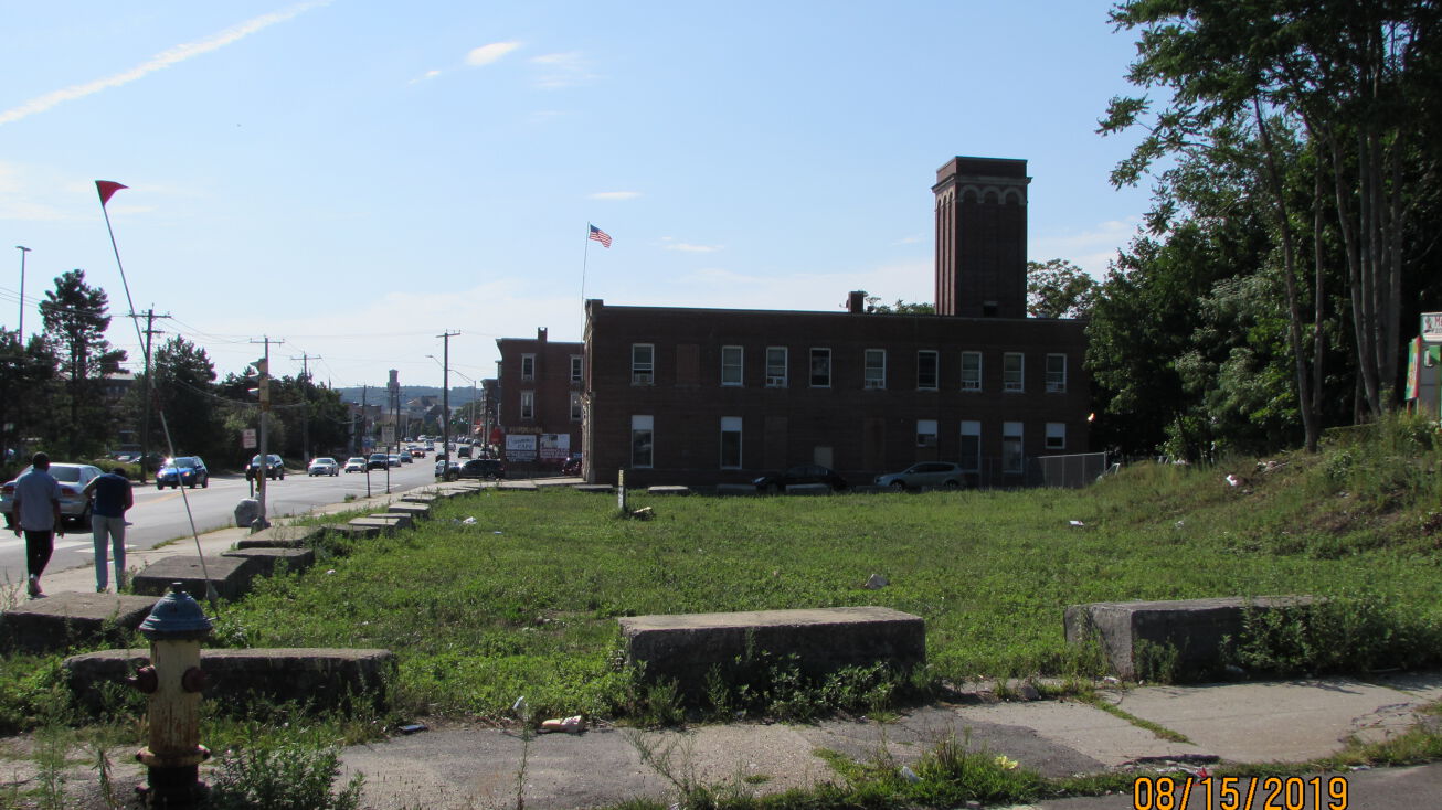 557 E Main St, Waterbury, CT 06702