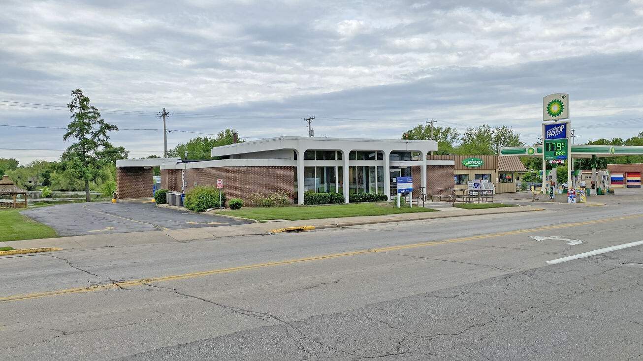 132 E Main St, Hortonville, WI 54944