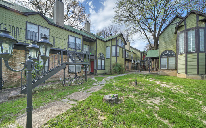 image of property at 100 JACKMAN ST San Marcos TX 78666-5400