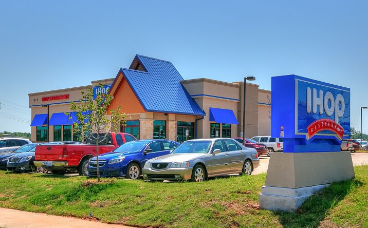 Pictures of Retail property located at 9940 W Happy Valley Rd, Peoria, AZ 85383 for comps - image #1