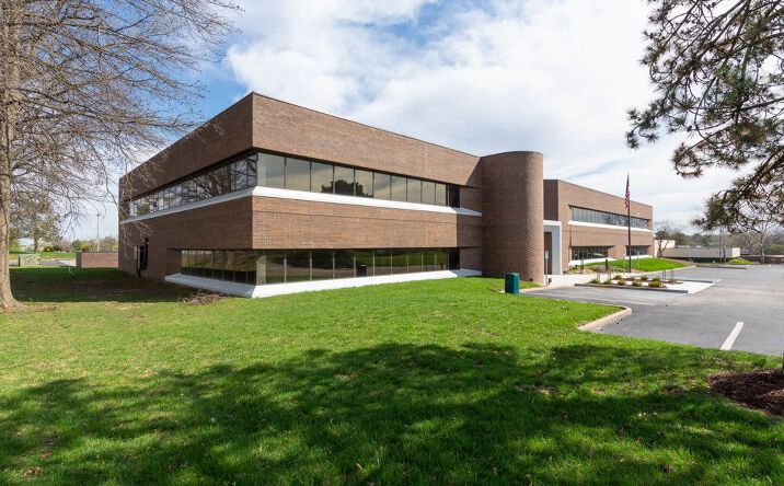Pictures of Office property located at 11789 Borman Drive, St. Louis, MO 63146 for sales - image #1