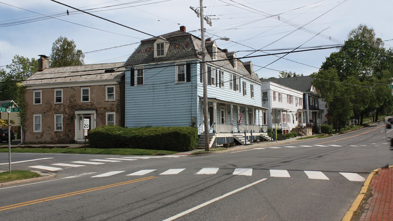 48 Old Turnpike Rd, Tewksbury, NJ 08858