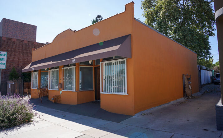 Pictures of Retail, Office, Mixed Use, Multifamily property located at 713 E Hyde Park Blvd, Inglewood, CA 90302 for comps - image #1