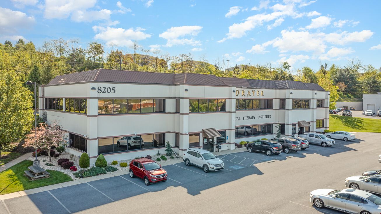 8205 Presidents Dr, Hummelstown, PA 17036