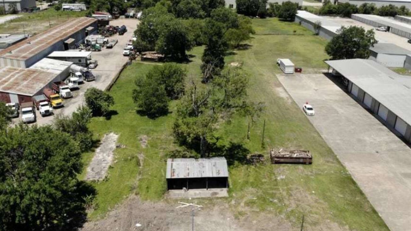 7439 & 7449 Wright Road, Houston, TX 77041