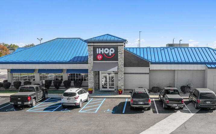 Pictures of Retail property located at 2726 Emerson Dr, Elkhart, IN 46514 for comps - image #1