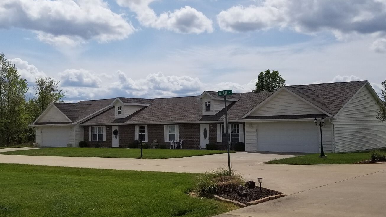 702 Jean Ct, Herrin, IL 62948