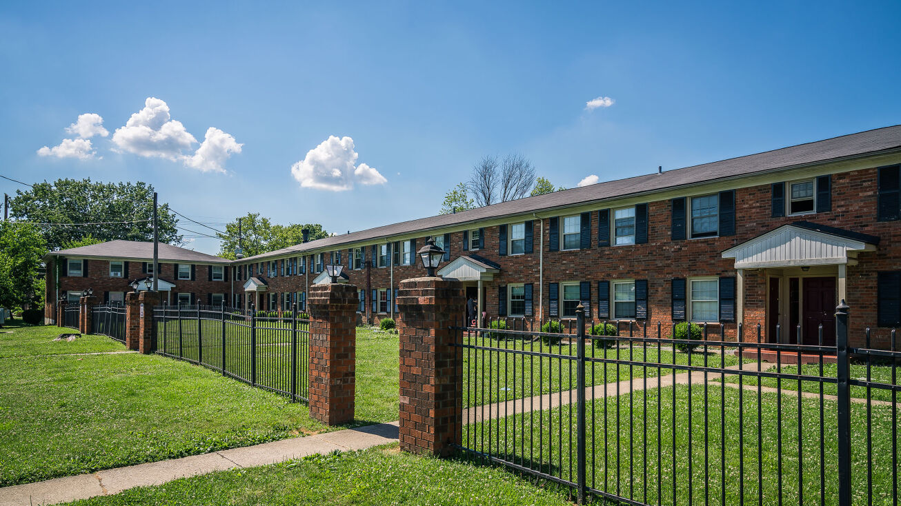 2007 Goldsmith Ln, Louisville, KY 40218