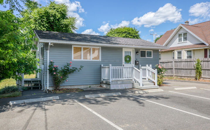 Pictures of Office, Retail property located at 3 Hartford St, Chicopee, MA 01020 for comps - image #1