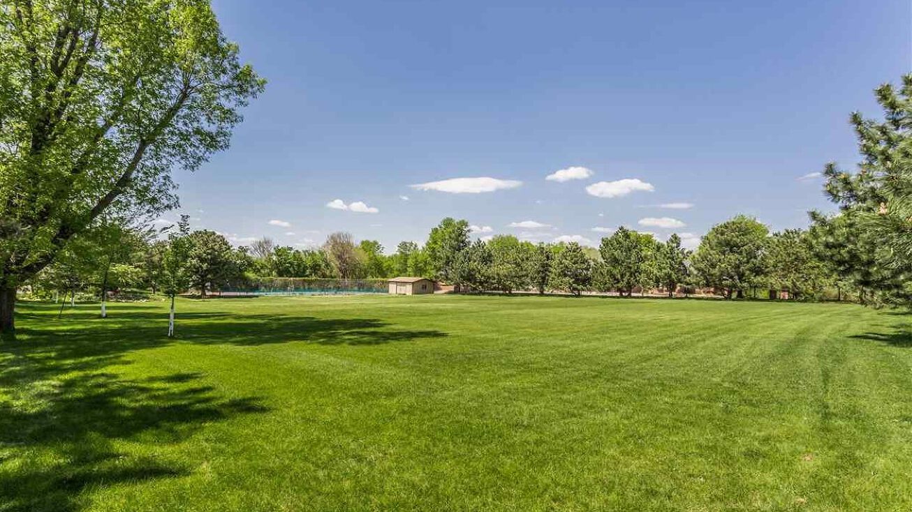 2900 E Stonehedge Ln, Sioux Falls, SD 57103