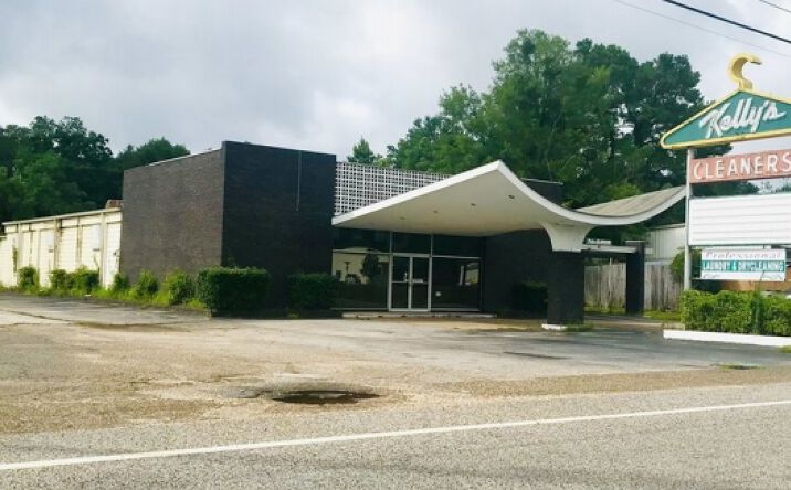 Pictures of Retail property located at 2819 Government St, Mobile, AL 36606 for comps - image #1