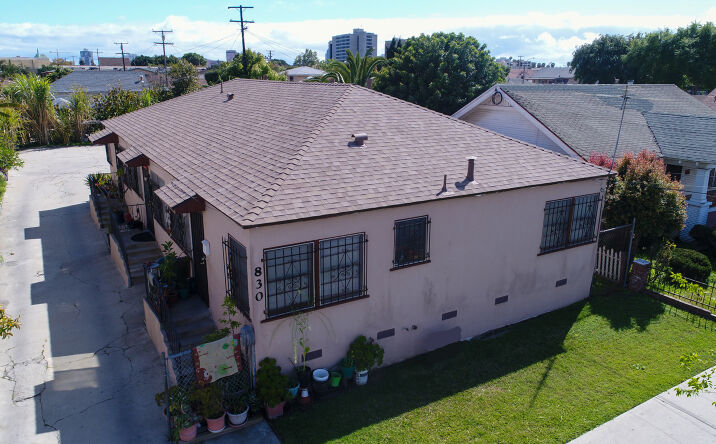 Pictures of Multifamily property located at 830 E New York St, Long Beach, CA 90813 for comps - image #1
