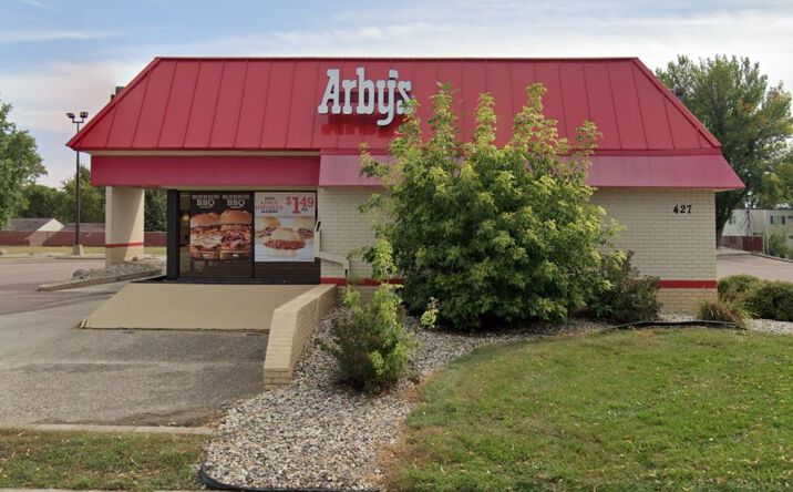 Pictures of Retail property located at 427 S State St, Fairmont, MN 56031 for comps - image #1