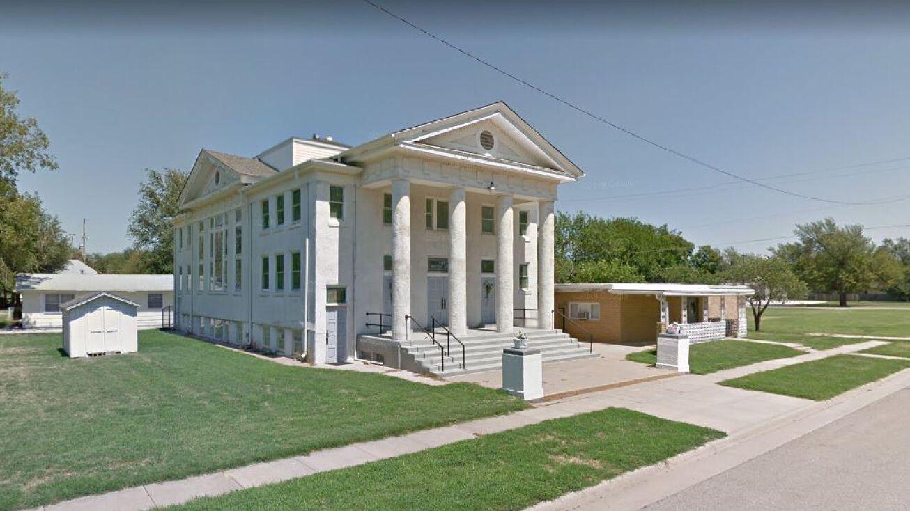 124 W 2nd Ave, Goddard, KS 67052