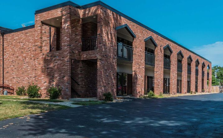 Pictures of Office property located at 3821 71st St, Urbandale, IA 50322 for comps - image #1