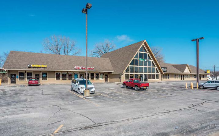 Pictures of Retail property located at 801-803 73rd Street, Windsor Heights, IA 50324 for comps - image #1