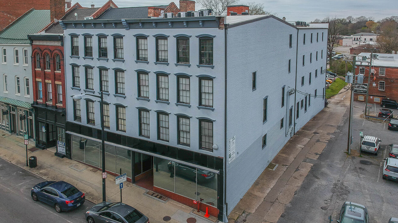 25 W Bank St, Petersburg, VA 23803