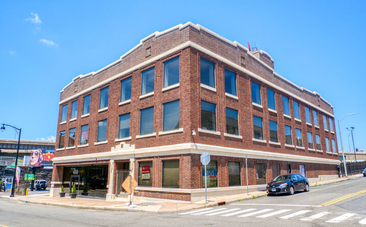 Pictures of Office, Retail property located at 450 Church St, Hartford, CT 06103 for comps - image #1